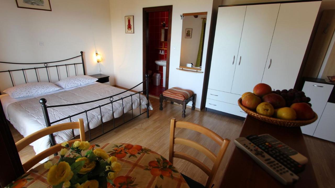 Apartments And Rooms Jelka مالينسكا المظهر الخارجي الصورة